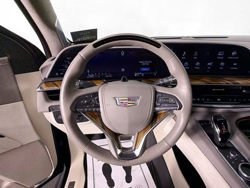 Used 2023 Cadillac Escalade ESV Premium Luxury Platinum image 11