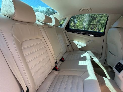 Used 2014 Volkswagen Passat TDI SEL Premium image 20
