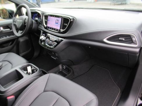 New 2026 Chrysler Pacifica Select w/ S Appearance Package FWD image 11