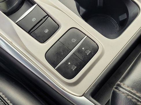 Used 2022 Ford Explorer XLT w/ Equipment Group 202A image 25