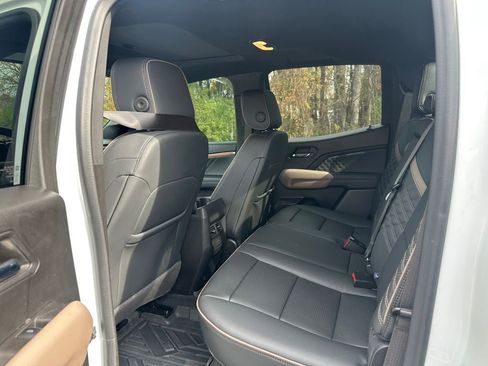 Used 2024 GMC Canyon Denali image 22