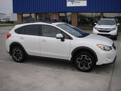 Used 2014 Subaru Crosstrek 2.0i Premium w/ Moonroof Package image 3