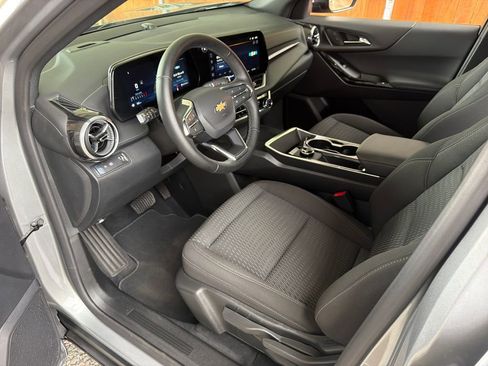 Used 2026 Chevrolet Equinox LT FWD image 2
