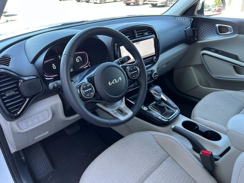 Used 2023 Kia Soul EX FWD image 16