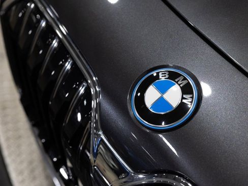 Used 2025 BMW i7 xDrive60 image 36