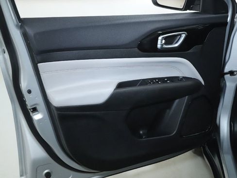 Used 2025 Jeep Compass Limited AWD/4WD image 15