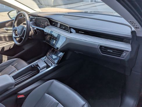 Used 2023 Audi e-tron Premium AWD/4WD image 27