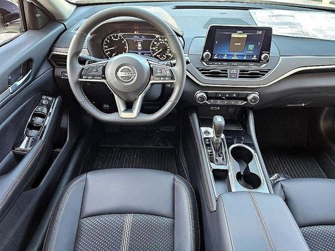 New 2025 Nissan Altima 2.5 SR image 9
