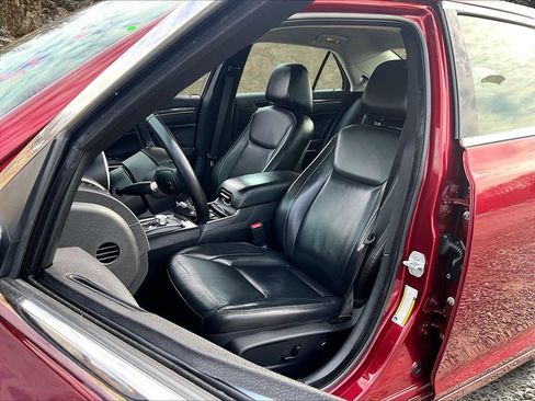 Used 2018 Chrysler 300 Touring L image 21