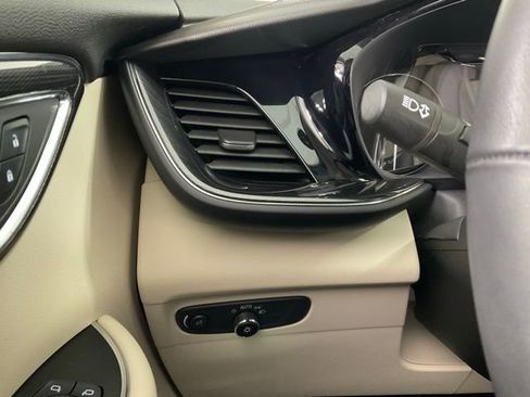 Used 2022 Buick Envision Preferred image 18