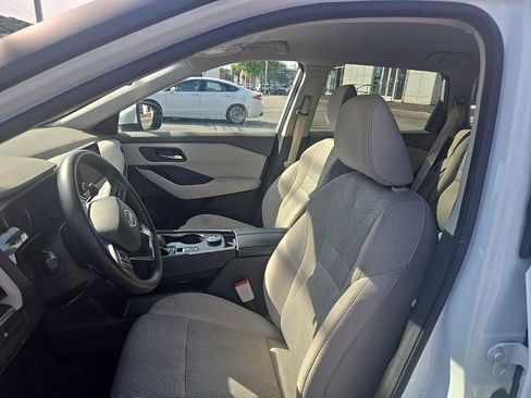 Used 2025 Nissan Rogue SV AWD/4WD image 3