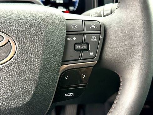 Used 2025 Toyota Camry XLE image 12