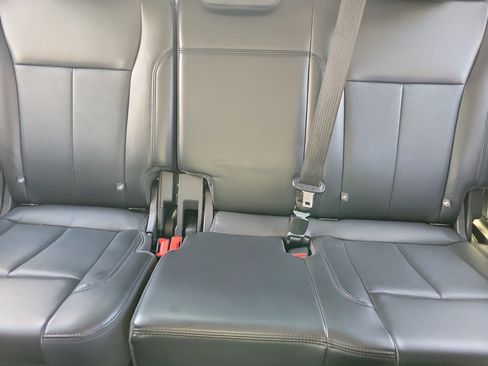 Used 2024 Ford Expedition XLT image 10