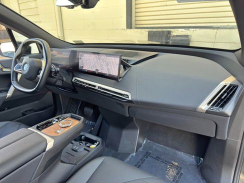 Used 2022 BMW iX xDrive50 w/ Premium Package AWD/4WD image 14