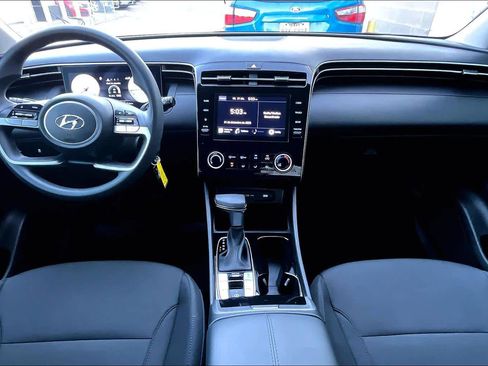 Used 2024 Hyundai Tucson SE image 16