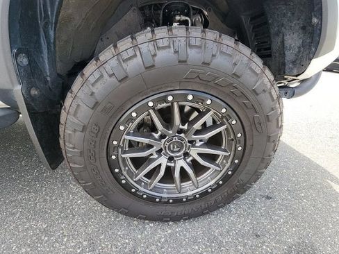 Used 2020 Toyota Tacoma TRD Off-Road w/ TRD Premium Off Road Package AWD/4WD image 20