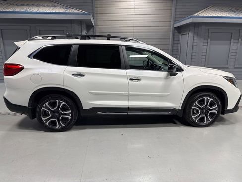 Certified 2025 Subaru Ascent Touring AWD/4WD image 9