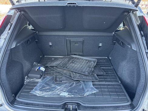 Used 2022 Volvo XC40 T5 R-Design w/ Climate Package image 41