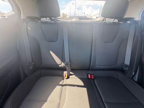 Used 2025 Buick Encore GX Preferred image 36