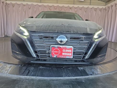 Used 2024 Nissan Altima 2.5 SV w/ SV Premium Package FWD image 11