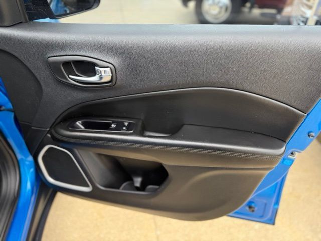Used 2019 Jeep Compass Latitude AWD/4WD image 14