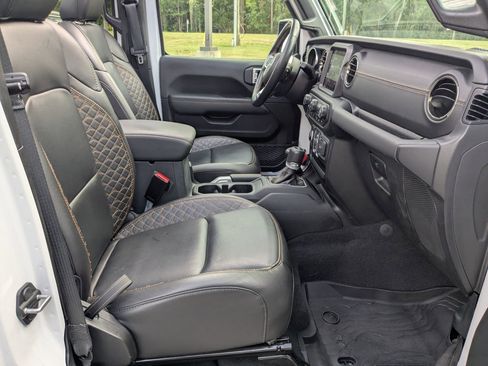 Used 2021 Jeep Wrangler Unlimited Sahara image 35