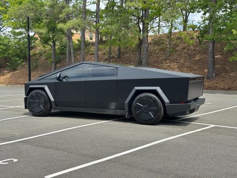 Used 2024 Tesla Cybertruck AWD Crew Cab image 7