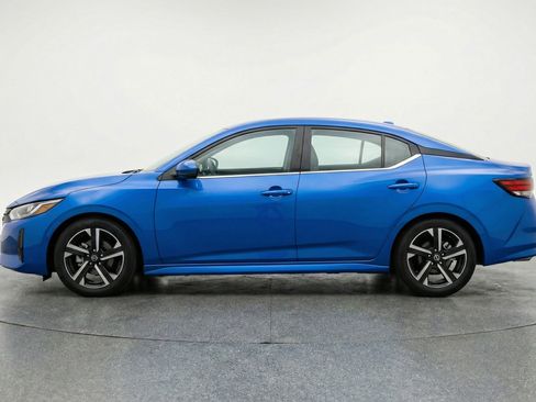 Used 2025 Nissan Sentra SV FWD image 5