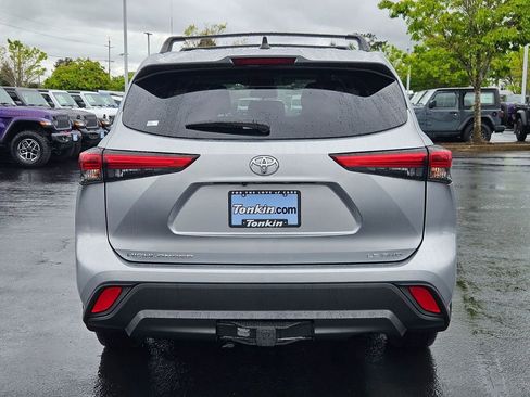 Used 2022 Toyota Highlander LE AWD/4WD image 5