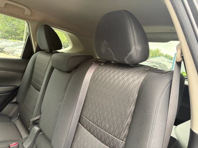 Used 2017 Nissan Rogue SV FWD image 20