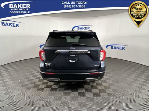 Used 2022 Ford Explorer XLT w/ Equipment Group 202A image 8