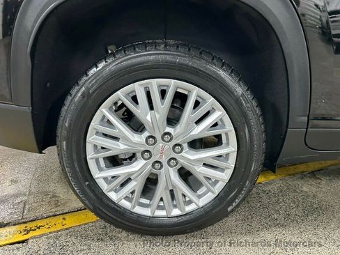 Used 2025 GMC Acadia Elevation w/ Elevation Premium Package image 11