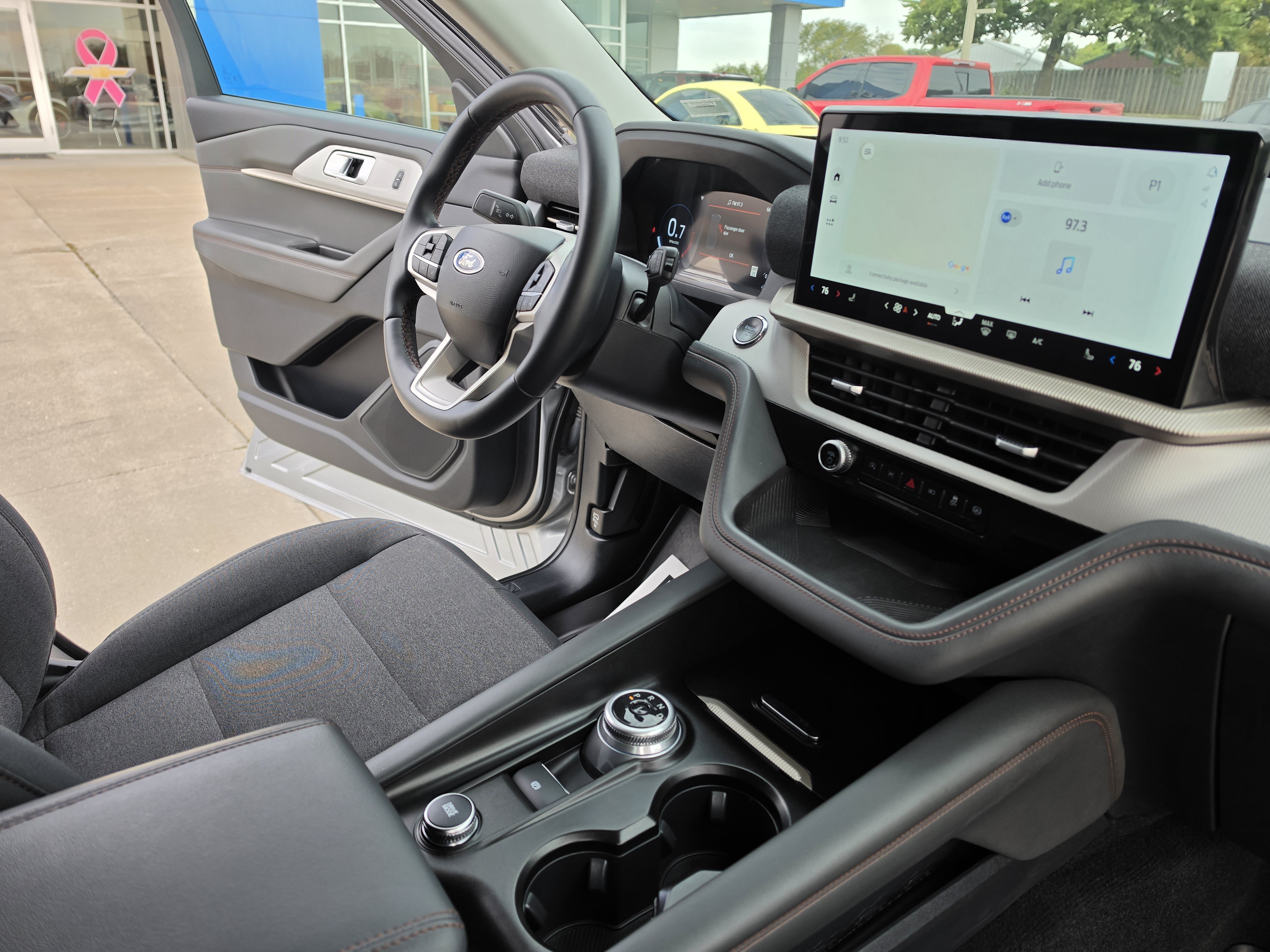 Used 2025 Ford Explorer Active AWD/4WD image 28