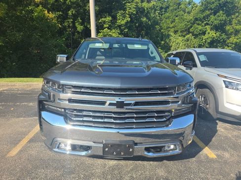 Used 2019 Chevrolet Silverado 1500 LTZ w/ LTZ Convenience Package AWD/4WD image 2