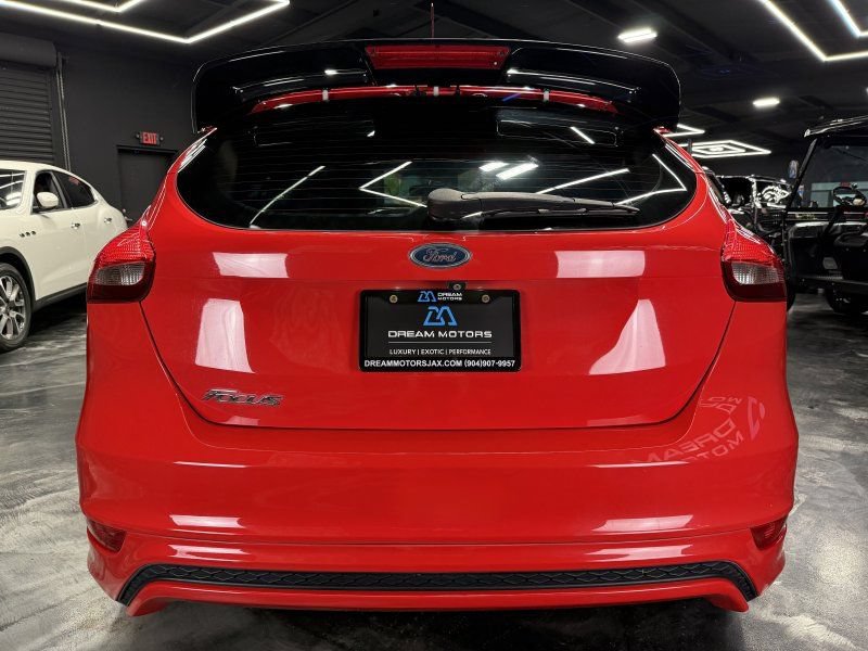 Used 2015 Ford Focus SE w/ SE Sport Package FWD image 6