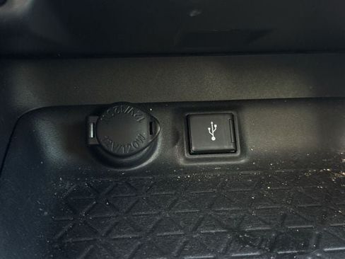 Used 2021 Toyota RAV4 XLE FWD image 21