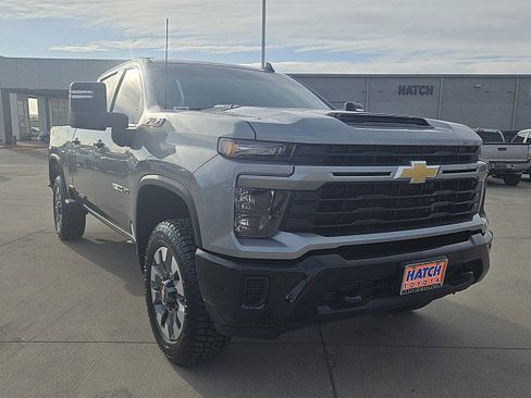 Used 2025 Chevrolet Silverado 2500 Custom w/ Custom Value Package image 4