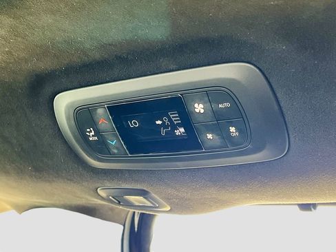 Used 2021 Chrysler Pacifica Pinnacle FWD image 28