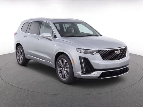 Used 2025 Cadillac XT6 Premium Luxury w/ Platinum Package FWD image 2