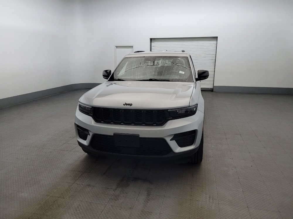 Used 2023 Jeep Grand Cherokee Altitude AWD/4WD image 15