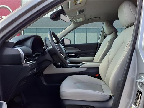 Used 2024 Toyota Grand Highlander XLE image 13