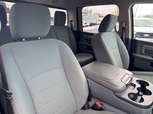 Used 2019 RAM 1500 Classic SLT image 35