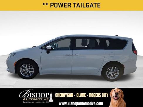 Used 2023 Chrysler Voyager LX FWD image 11