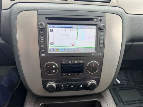 Used 2012 Chevrolet Avalanche LT image 6