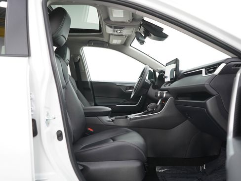 Used 2025 Toyota RAV4 XLE Premium image 10