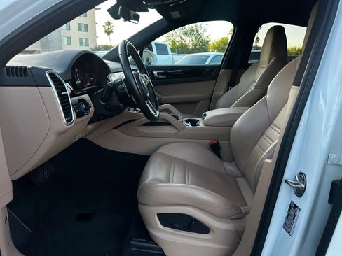 Used 2022 Porsche Cayenne Coupe image 13