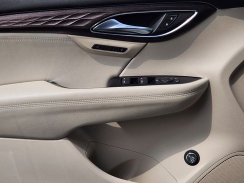 Used 2023 Buick Envision Avenir FWD image 21