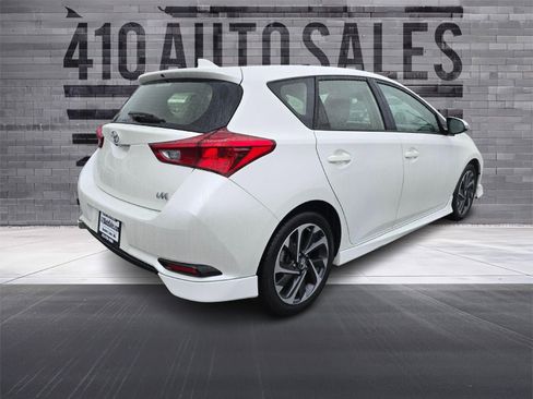 Used 2017 Toyota Corolla iM image 3