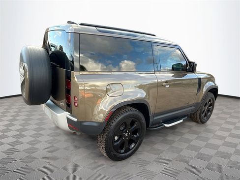 Used 2022 Land Rover Defender 90 image 6