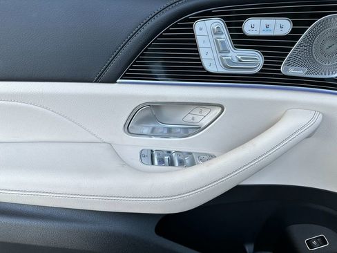 Used 2025 Mercedes-Benz GLS 450 4MATIC image 10